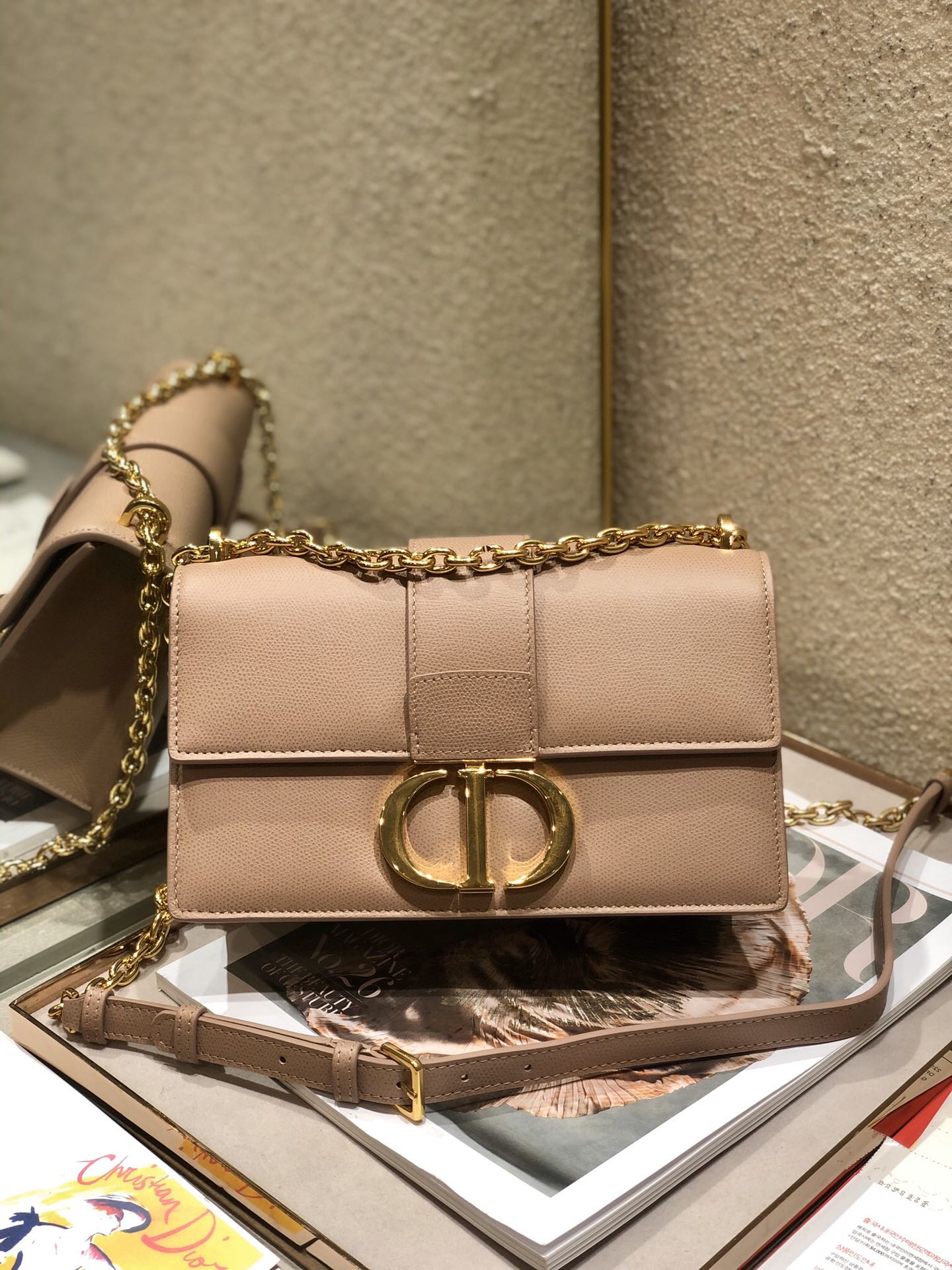 DIOR MONTAIGNE