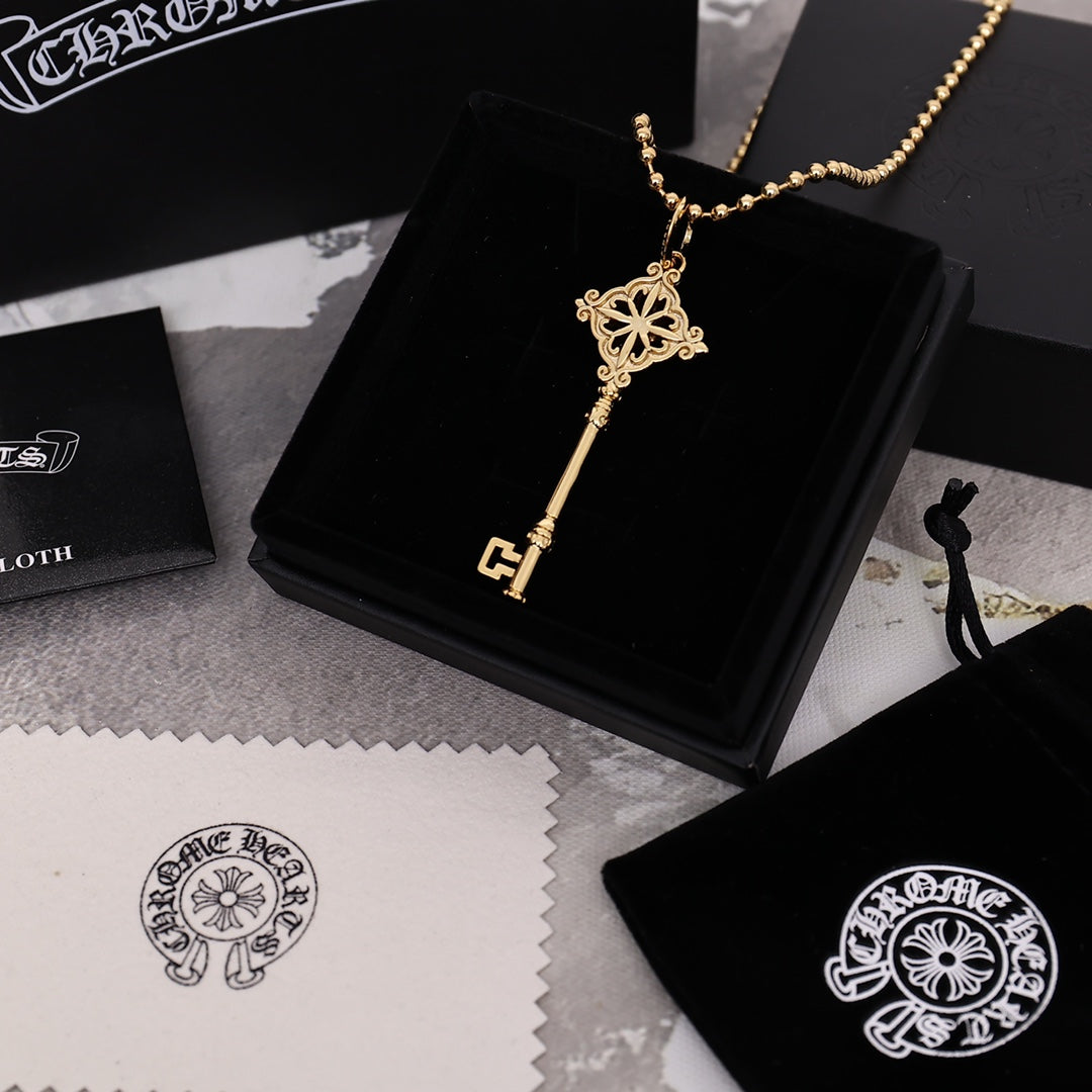CH NECKLACE