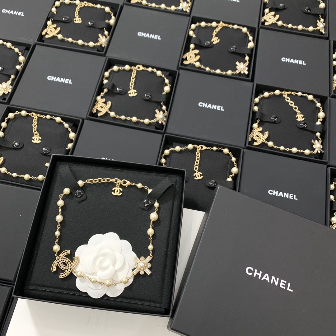 CHANEL NECKLACE