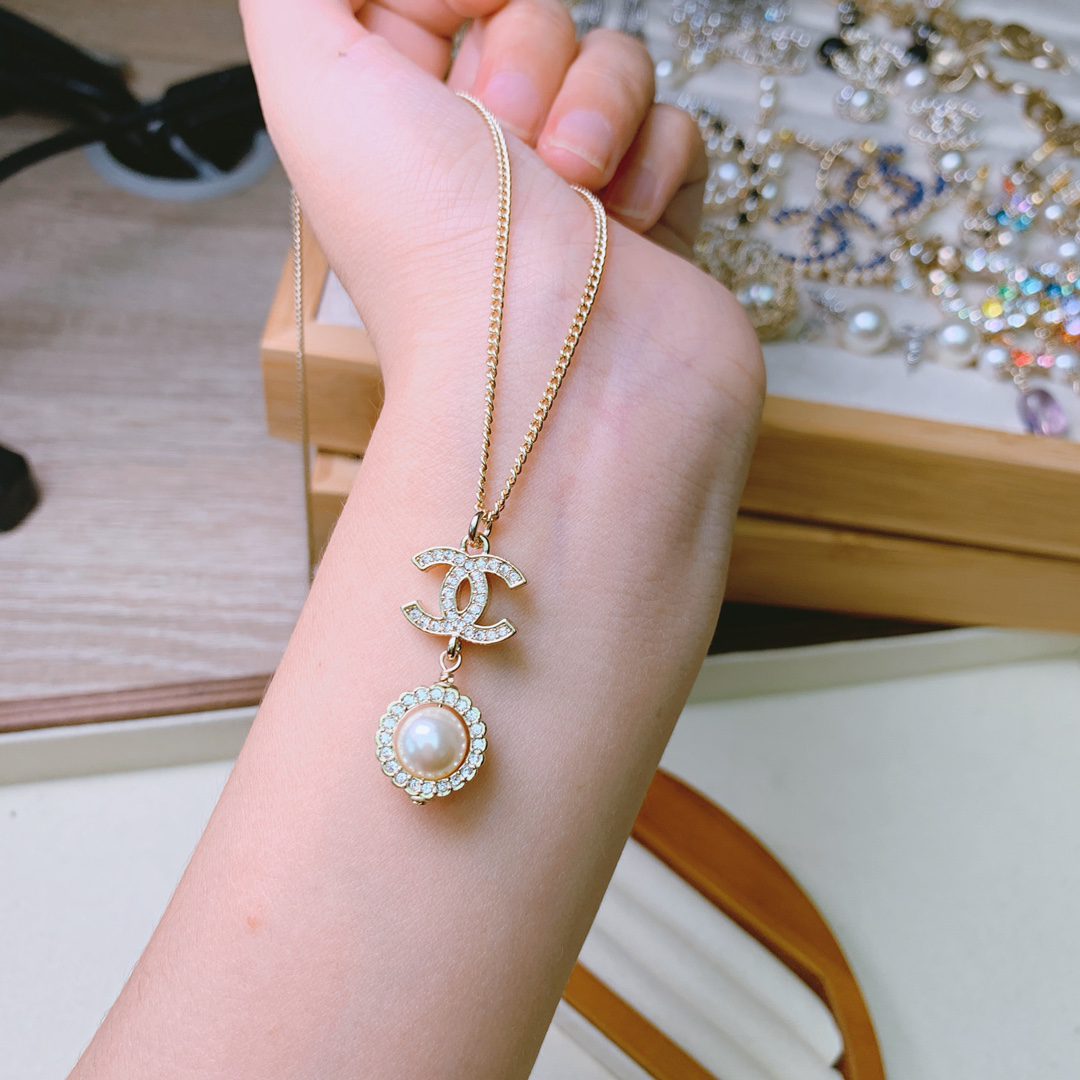 CHANEL NECKLACE