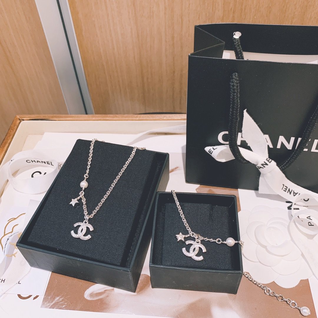 CHANEL NECKLACE