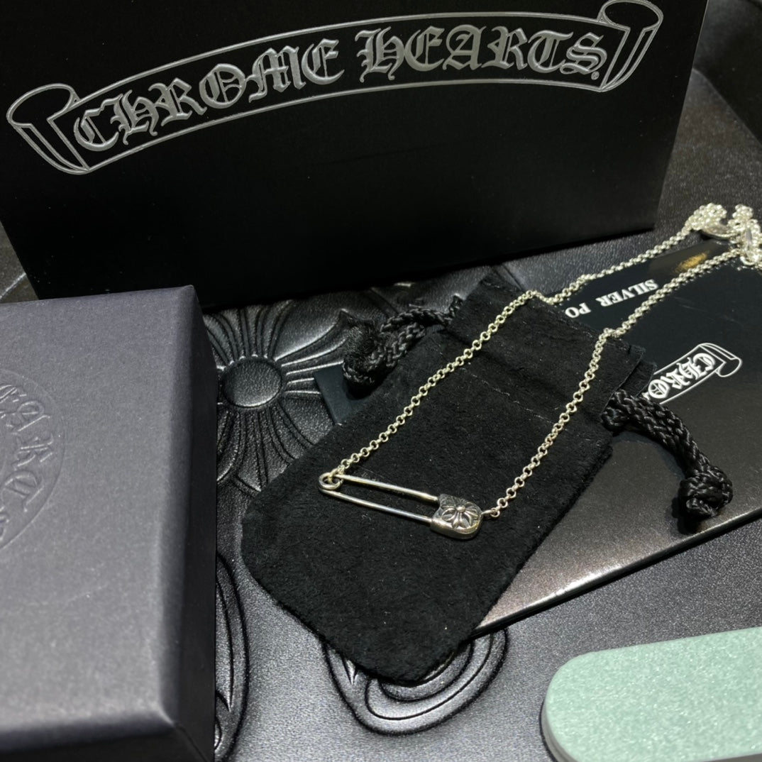 CH NECKLACE