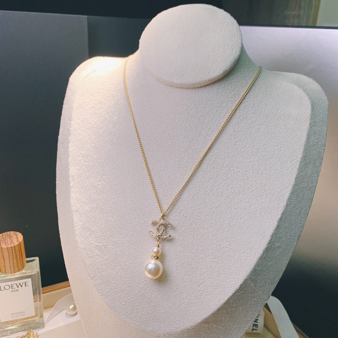 CHANEL NECKLACE