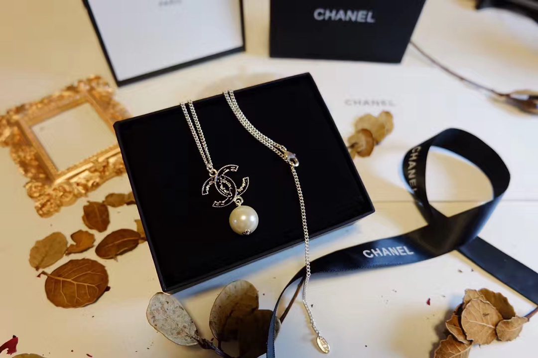 CHANEL NECKLACE