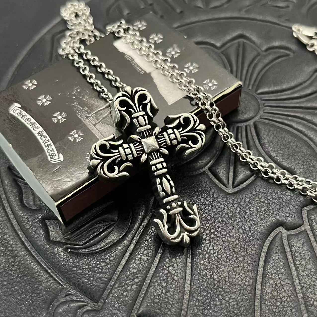 CH NECKLACE