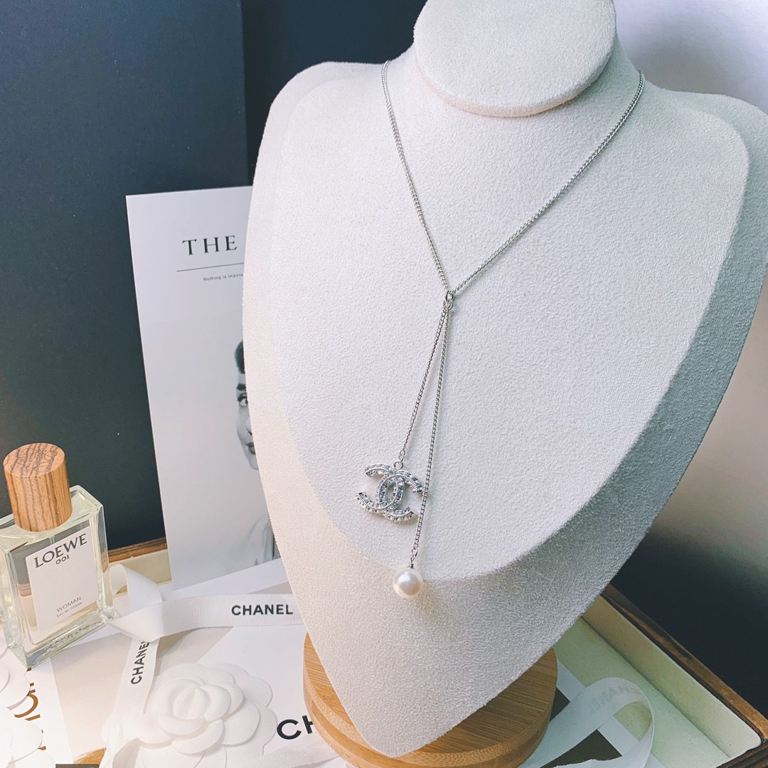 CHANEL NECKLACE