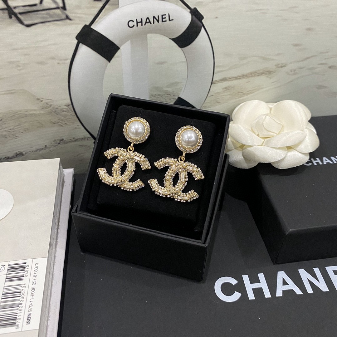 p50 [Chanel small square diamond letter pearl earrings] Z 5900, super hot style and super free