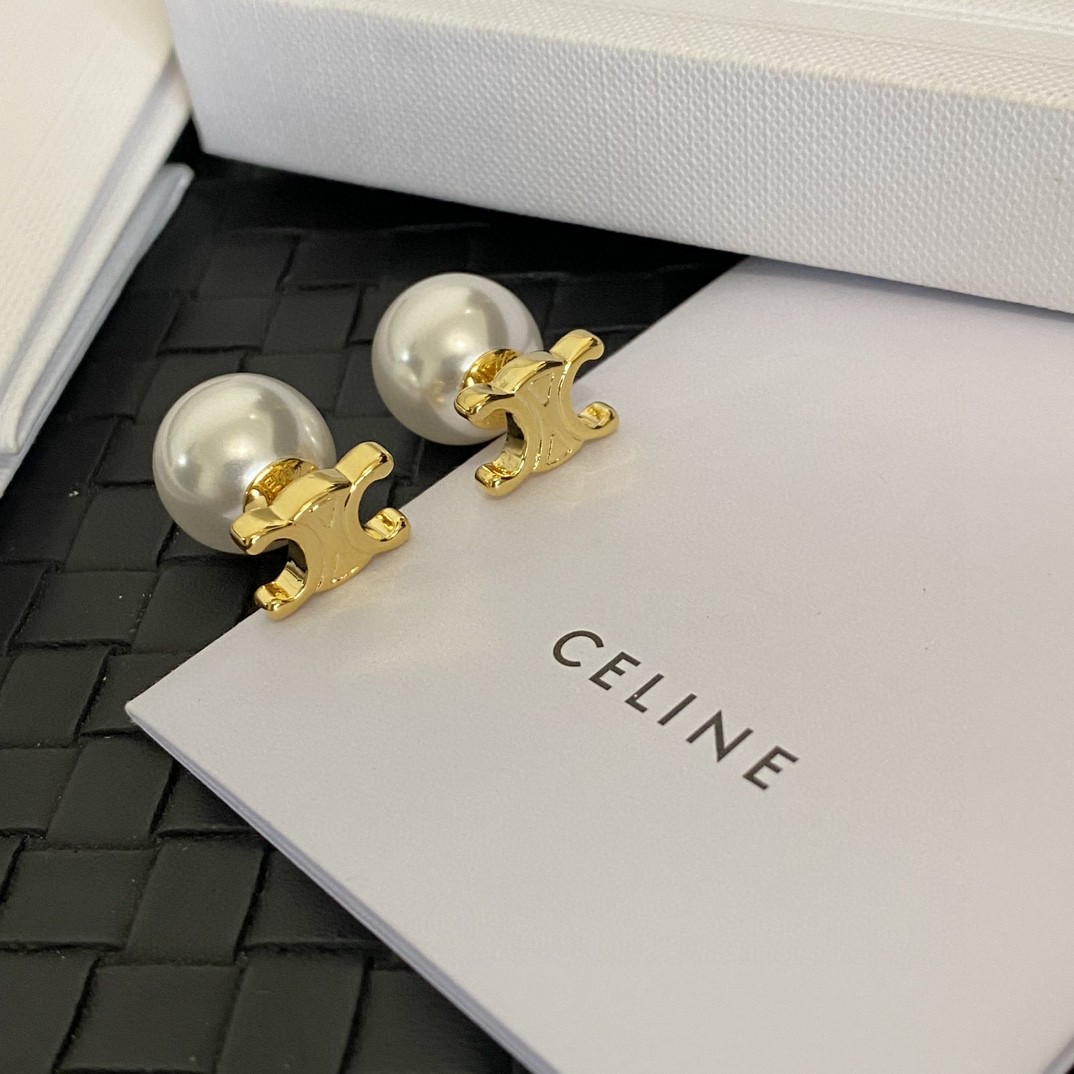 p45Celine Selin new pearl letter earrings PRECLOUS new