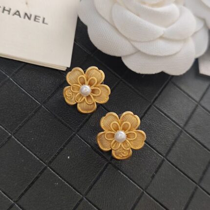 50CHANEL Chanel’s best-selling earrings are now available with new CHAN 24K exquisitely carved earl flowers