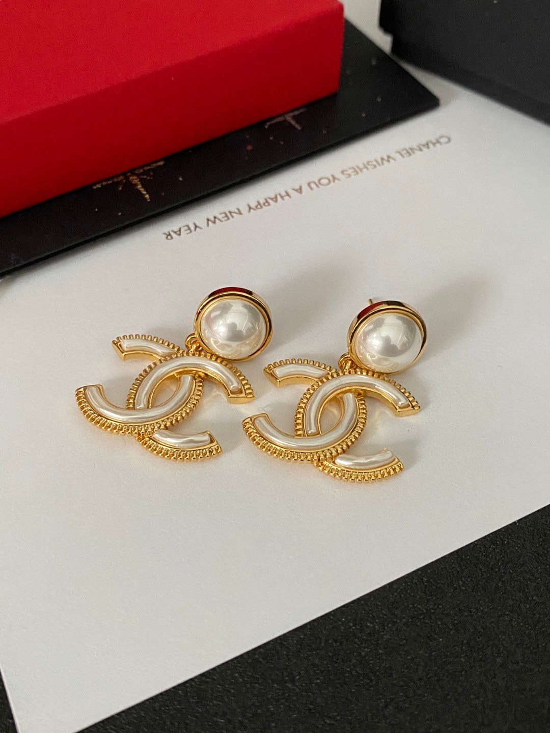 p65 Chanel earrings are hot selling and new CHAN finely carved gold double c pearl earrings ????round pearls