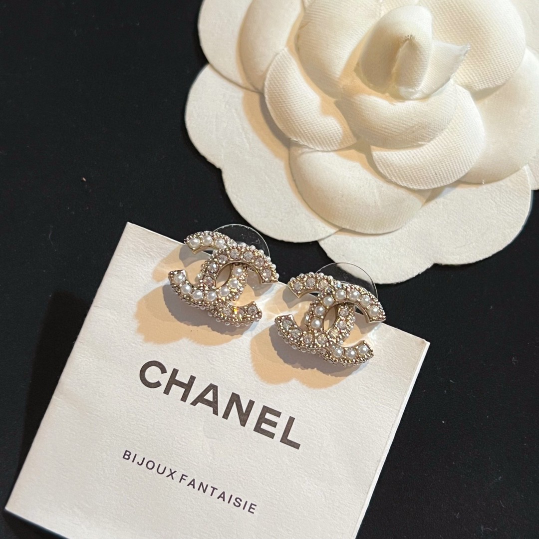 p40 Xiaoxiang Swarovski beads black and white diamond pearl earrings [a very classic series]
