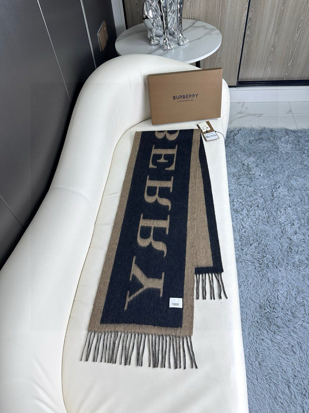 Scarf🧣Top cashmere version🧣 New at 9! 23 years Burberry double