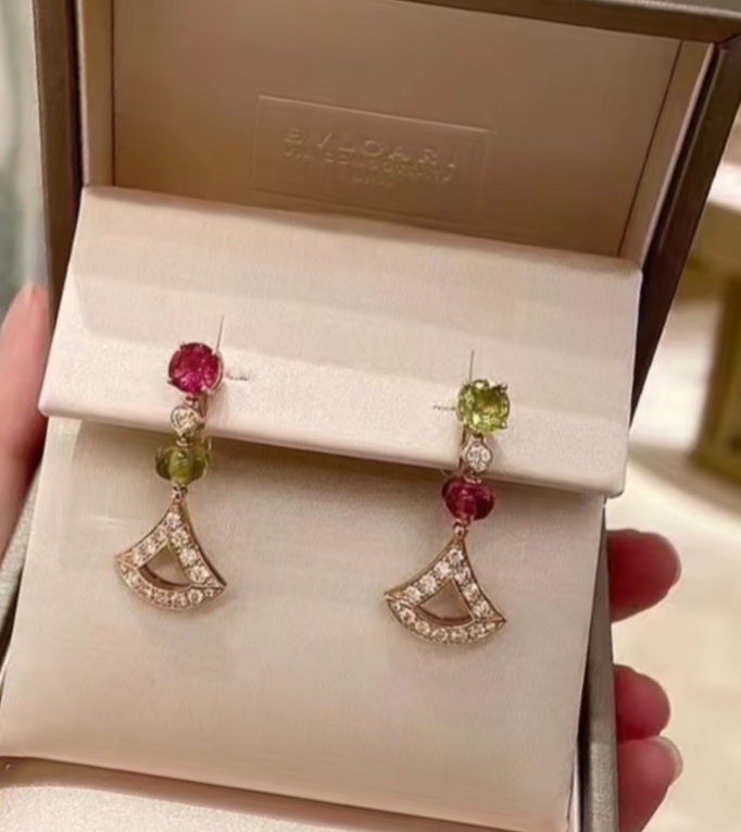 p48 Zhong Chuxi and Zhao Lusi's same style earrings, colorful fan, small skirt, earrings, luxury European and American diamond-encrusted noble and cool diamond earrings