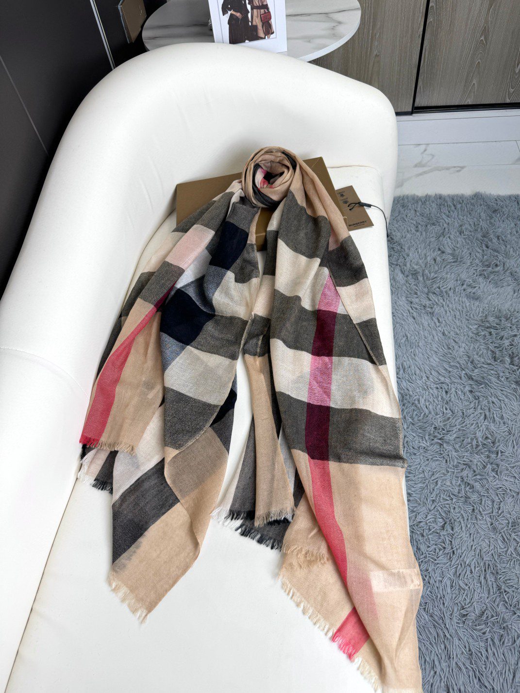 Scarf🧣Top cashmere version🧣 0 new arrival! 23 years of Burberry formal wear series