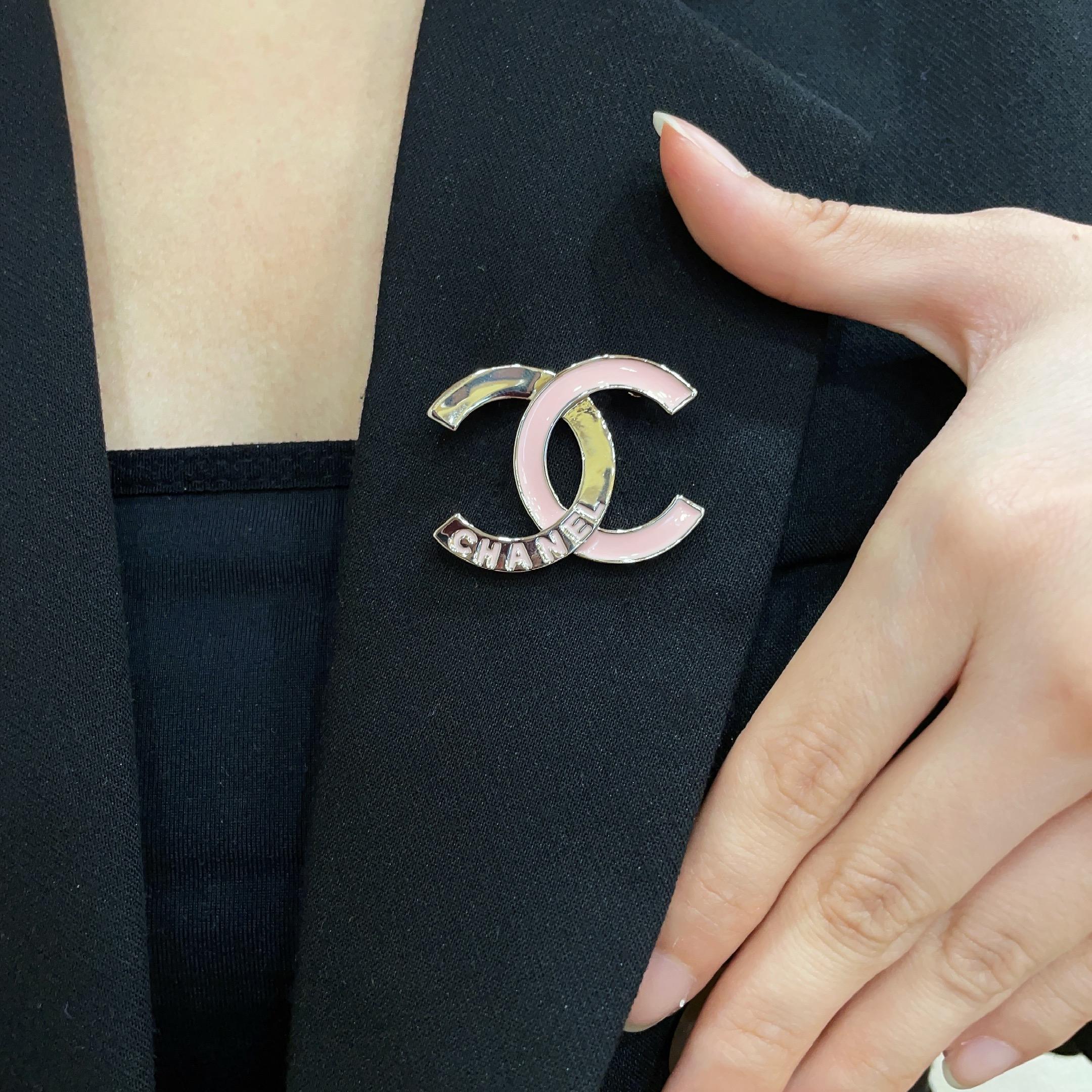 60 CHANEL Xiaoxiang The latest model is available at the counter simultaneously. The latest Chanel brooch brooch is
