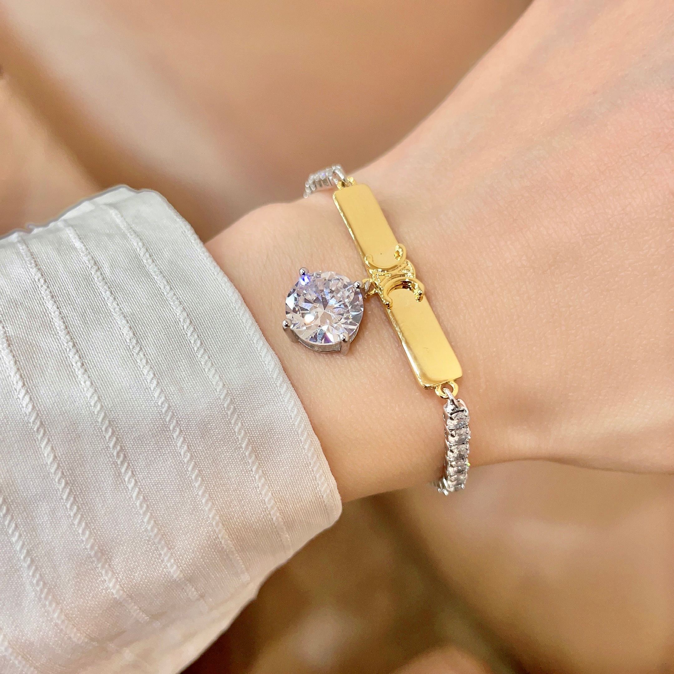 60 Celine necklace has always been a benchmark in the simle fashion industry with bold design.