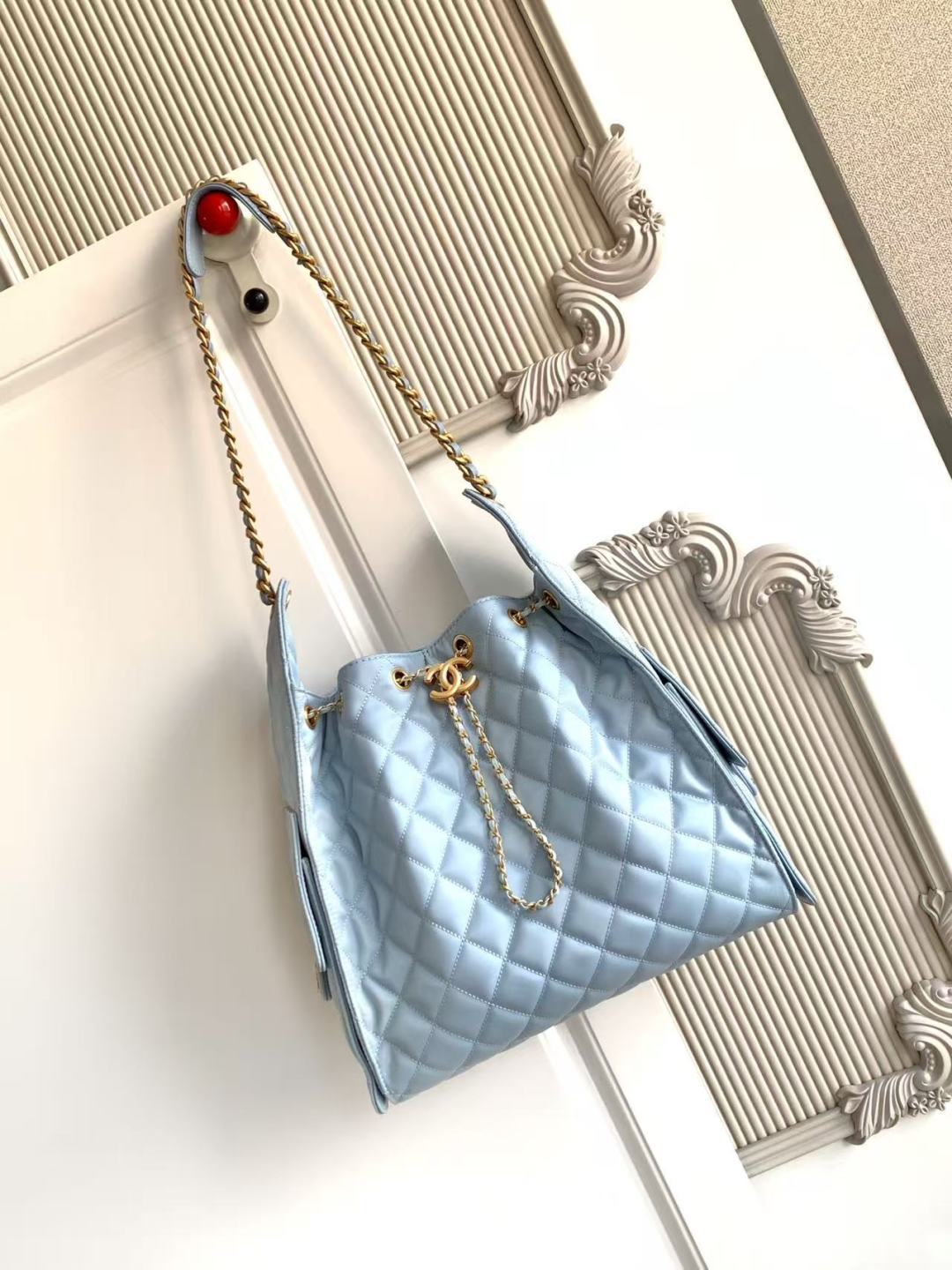 Bag Chanel  AS5 model is another model named after a year, c