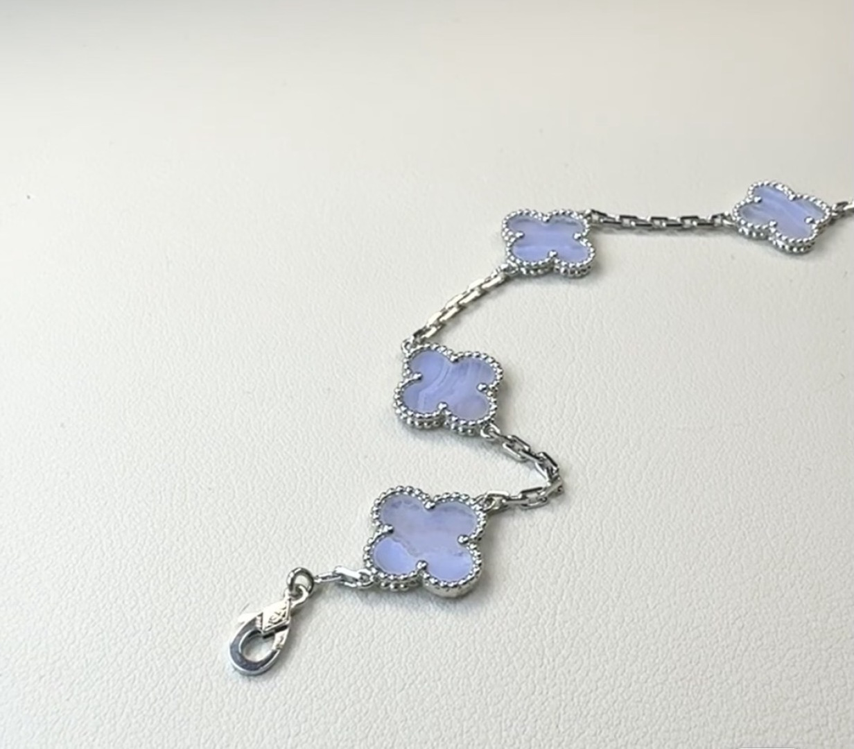 p2 V gold material VCA Van Cleef & Arpels five-flower chalcedony bracelet