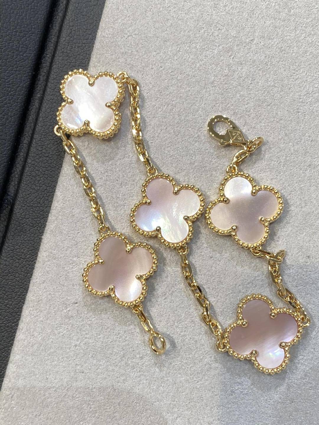 p V gold material VCA Van Cleef & Arpels five-flower powder mother-of-pearl bracelet