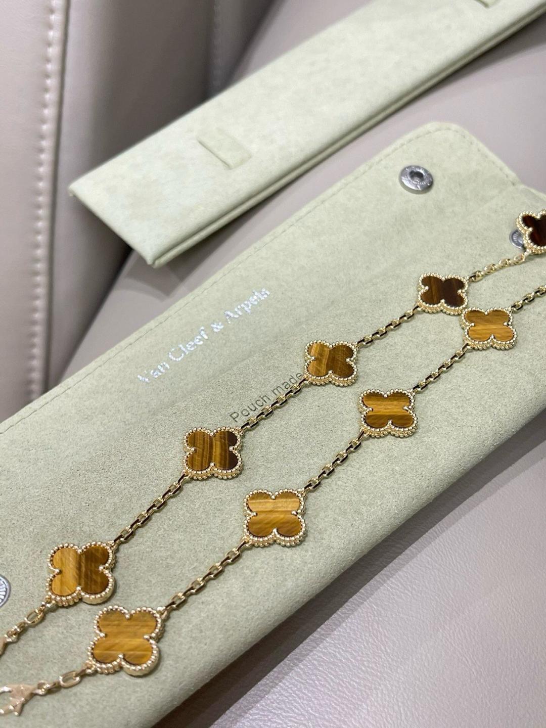 p V gold material Vca tiger eye stone four-leaf clover five-flower bracelet