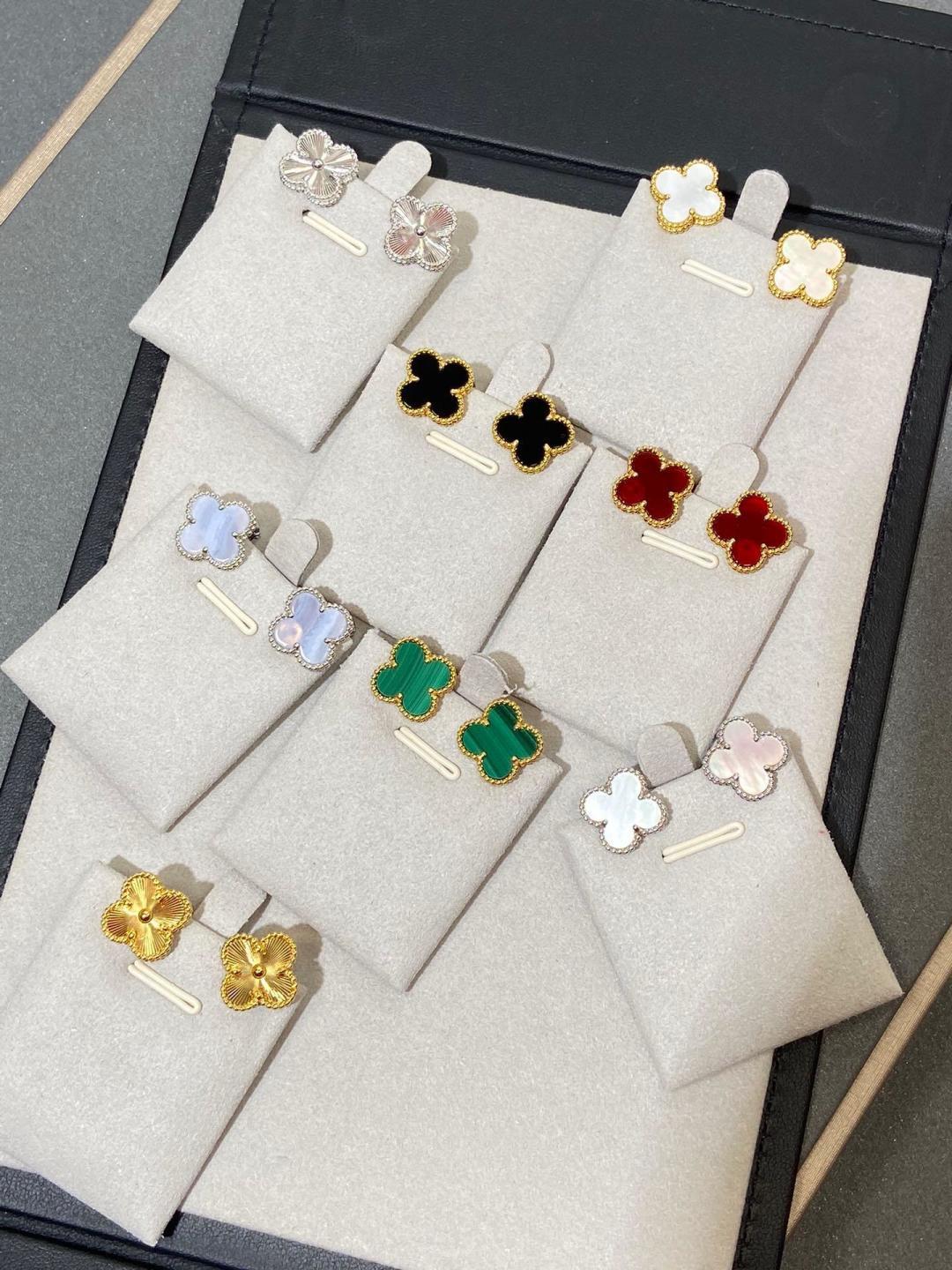 p V gold material Vca four-leaf clover laser ear pat