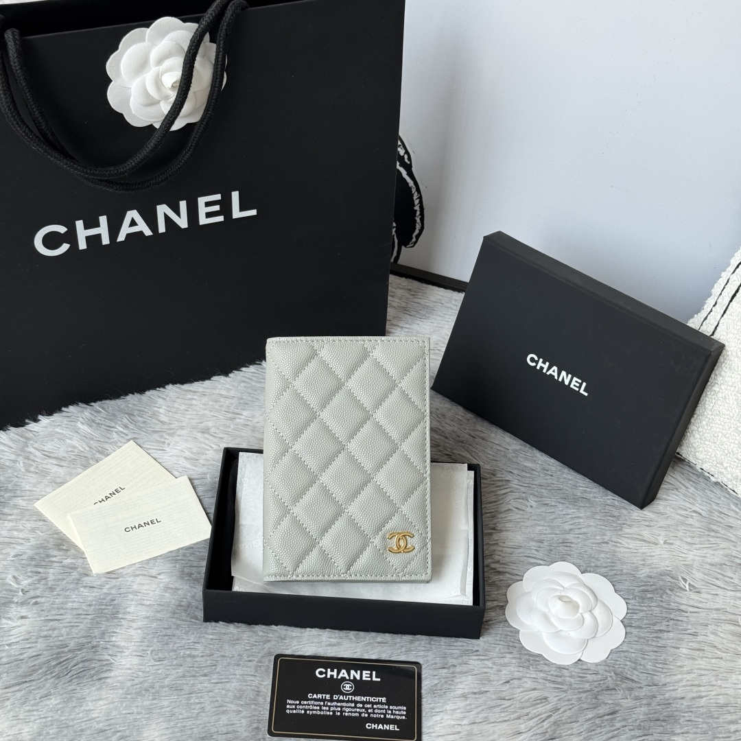 Bag Chanel chanel classic passport book good news for traveling friends! This passport holder is made of advanced