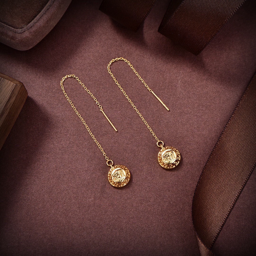 p45Versace Versace Beauty Head Maze Design Ear Wire Medusa Gold Stud Earrings Catwalk Style