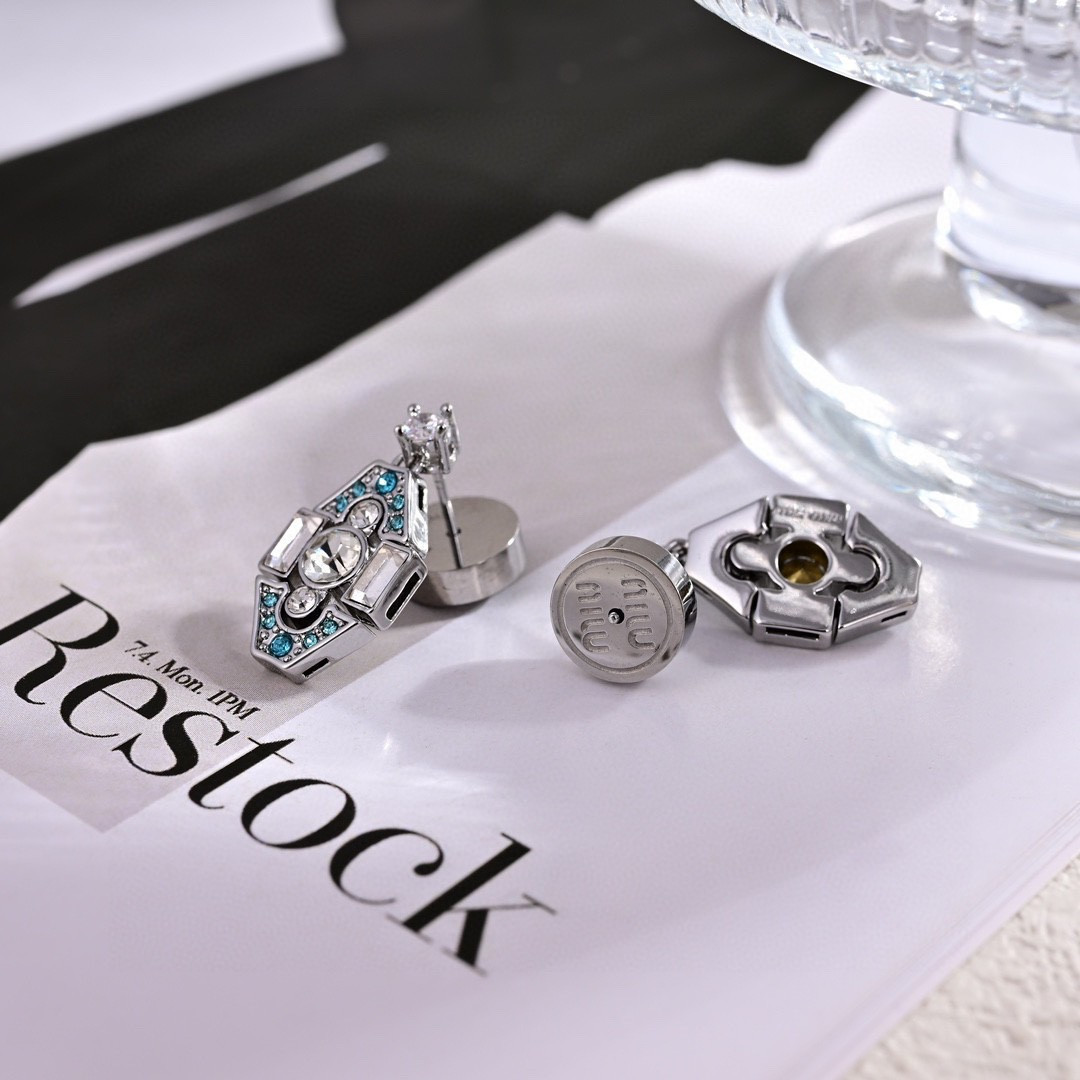 p50 new product original item new miumiu letter earrings counter consistent brass material super texture