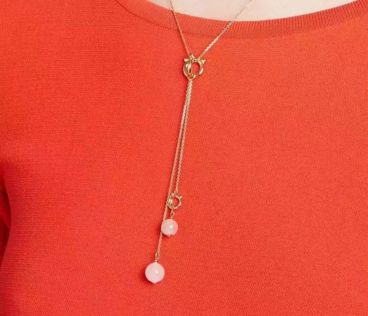 p50️Ferragamu’s new necklace has a unique design and is full of personality, subverting your perception of traditional necklaces.