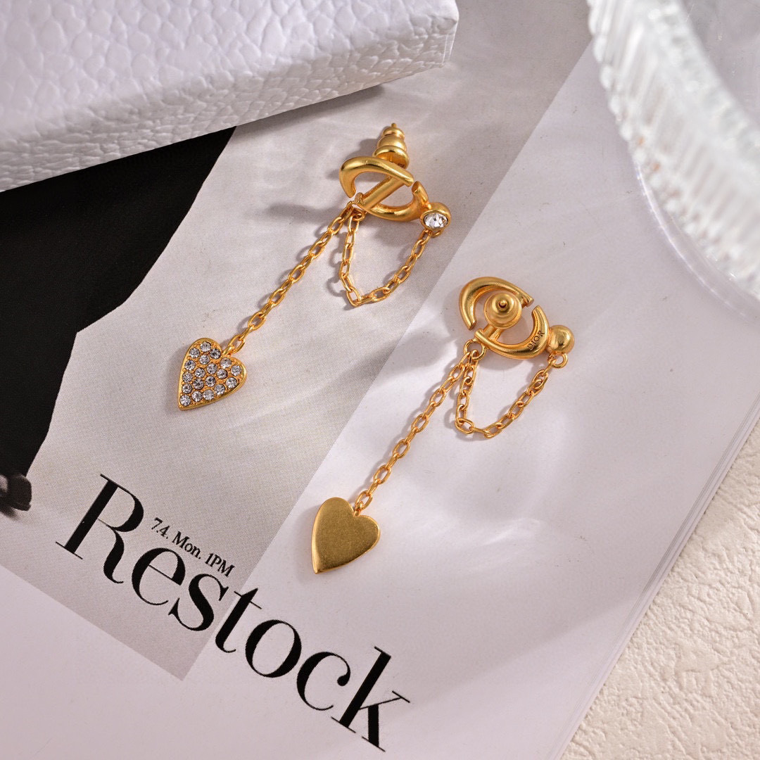p50️️Dior's new Dior·Dior new earrings that are loved by top brands. metal texture reverse