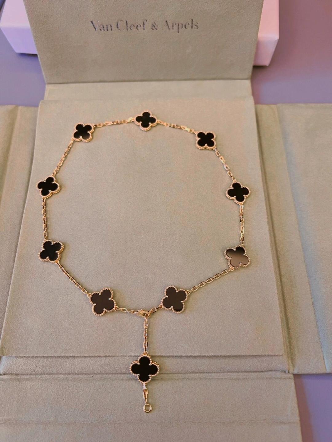p V gold material Vca four-leaf clover flower black agate necklace