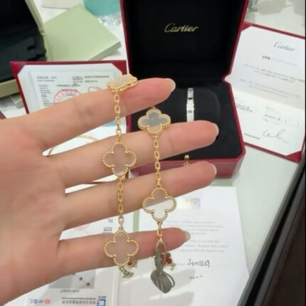 V gold material VCA four-leaf clover Van Cleef & Arels transarent crystal five-leaf clover bracelet