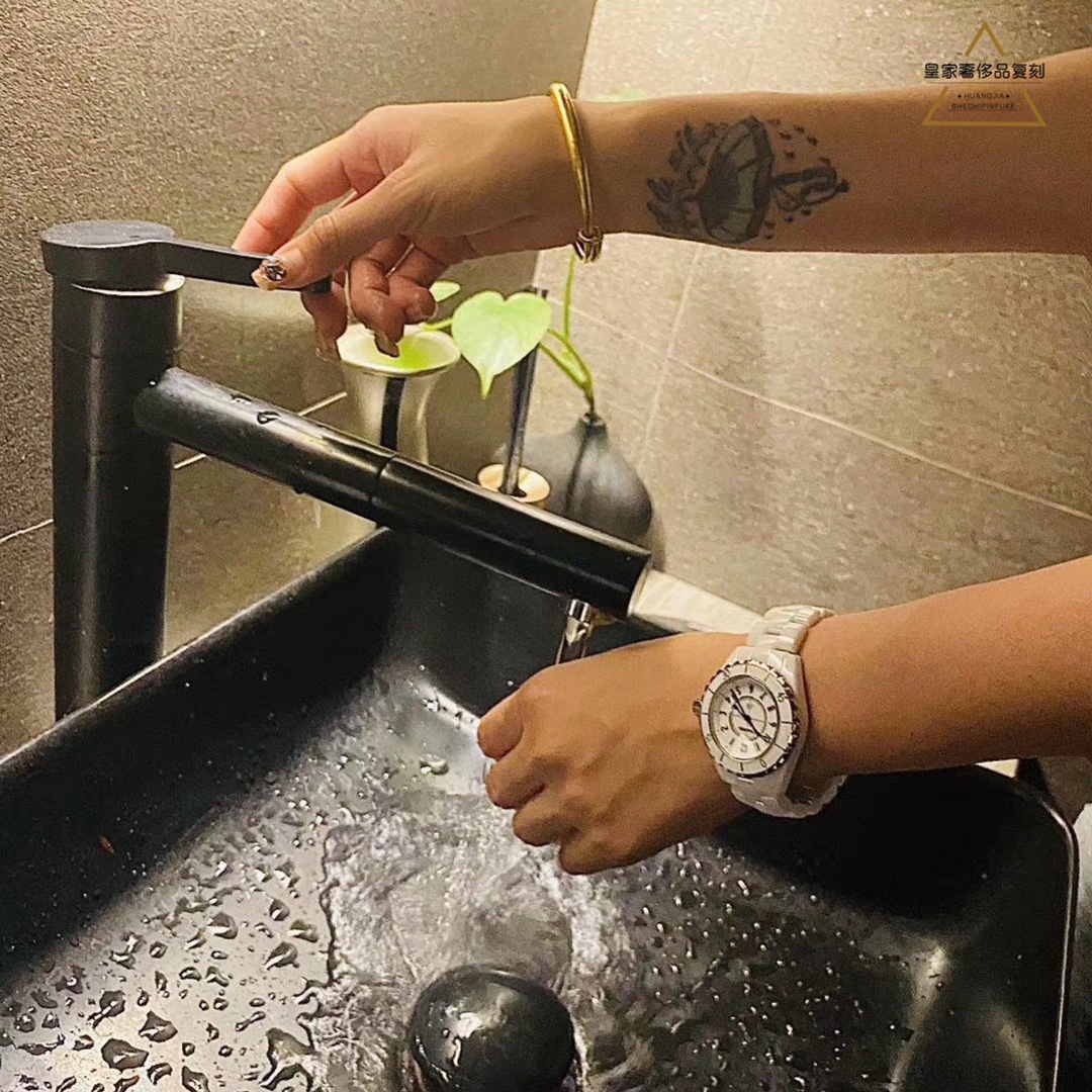 Girls wear Chanel J, so sexy and beautiful [color][color][color]