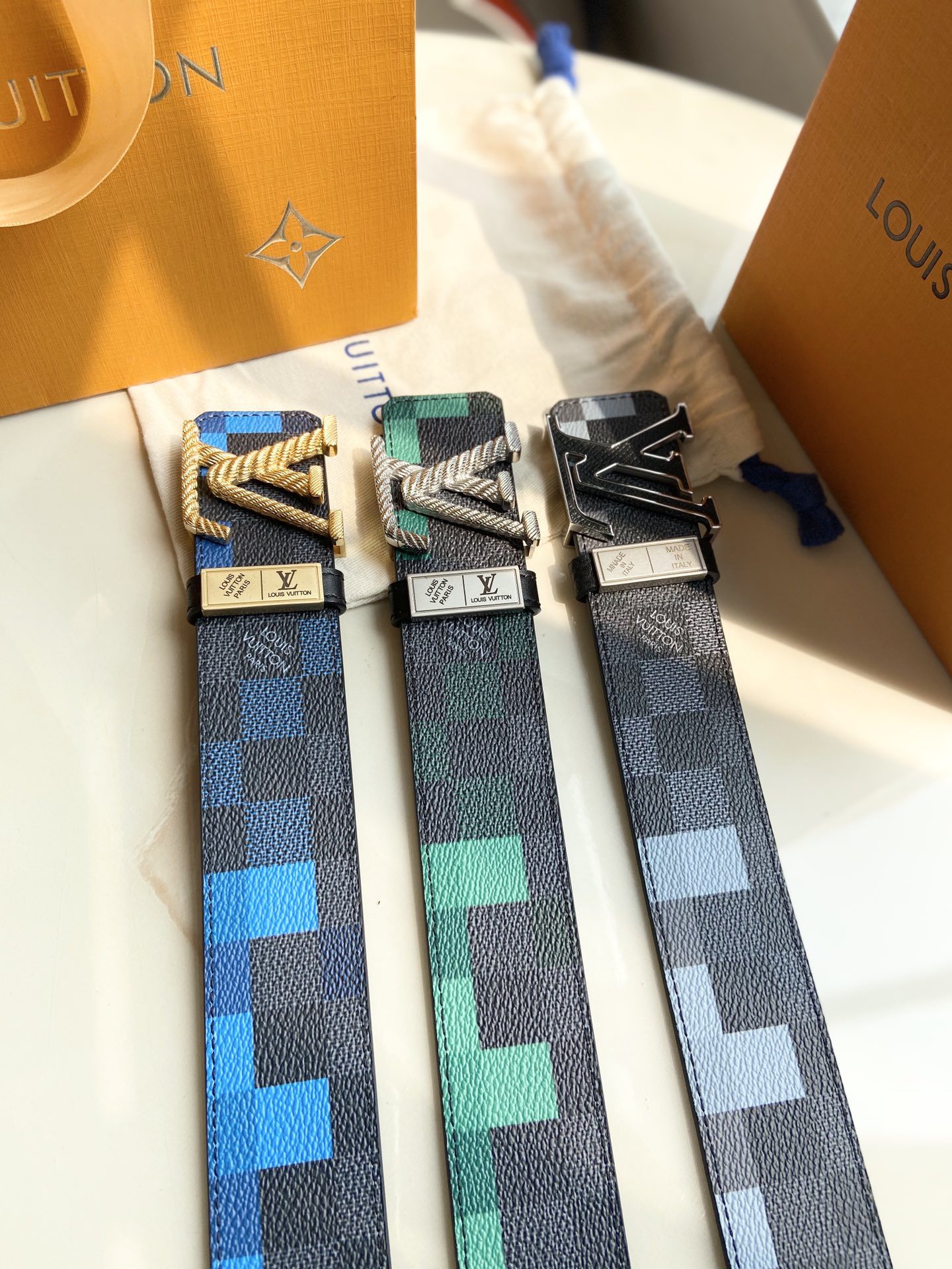 Belt Lv Damier Print 40mm reversible belt with Louis Vuitton logo