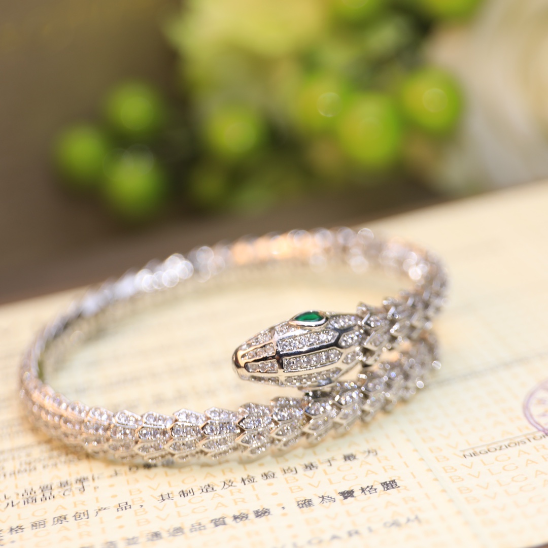 p5’s most popular BULGARIA Seiko version of the diamond-shaped snake bracelet, the popular snake series Bulgari Ling