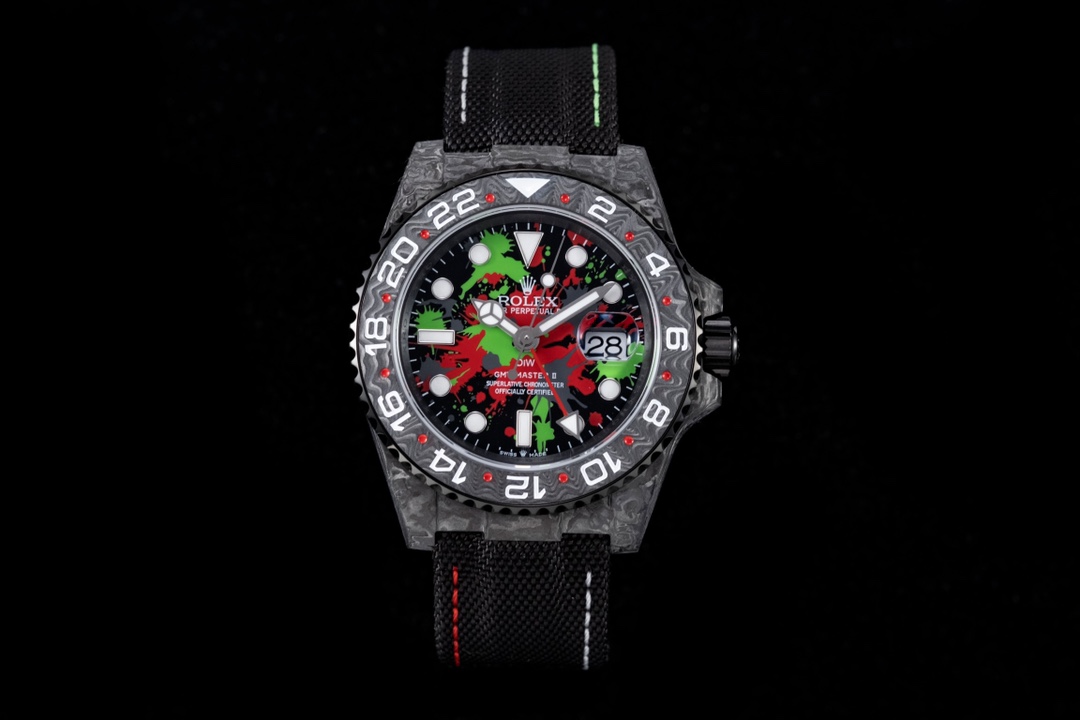 New product, ingenuity in one, the pursuit of dreams goes beyond the carbon fiber customized version. The watch is light to wear and has a hard appearance. Every wrist