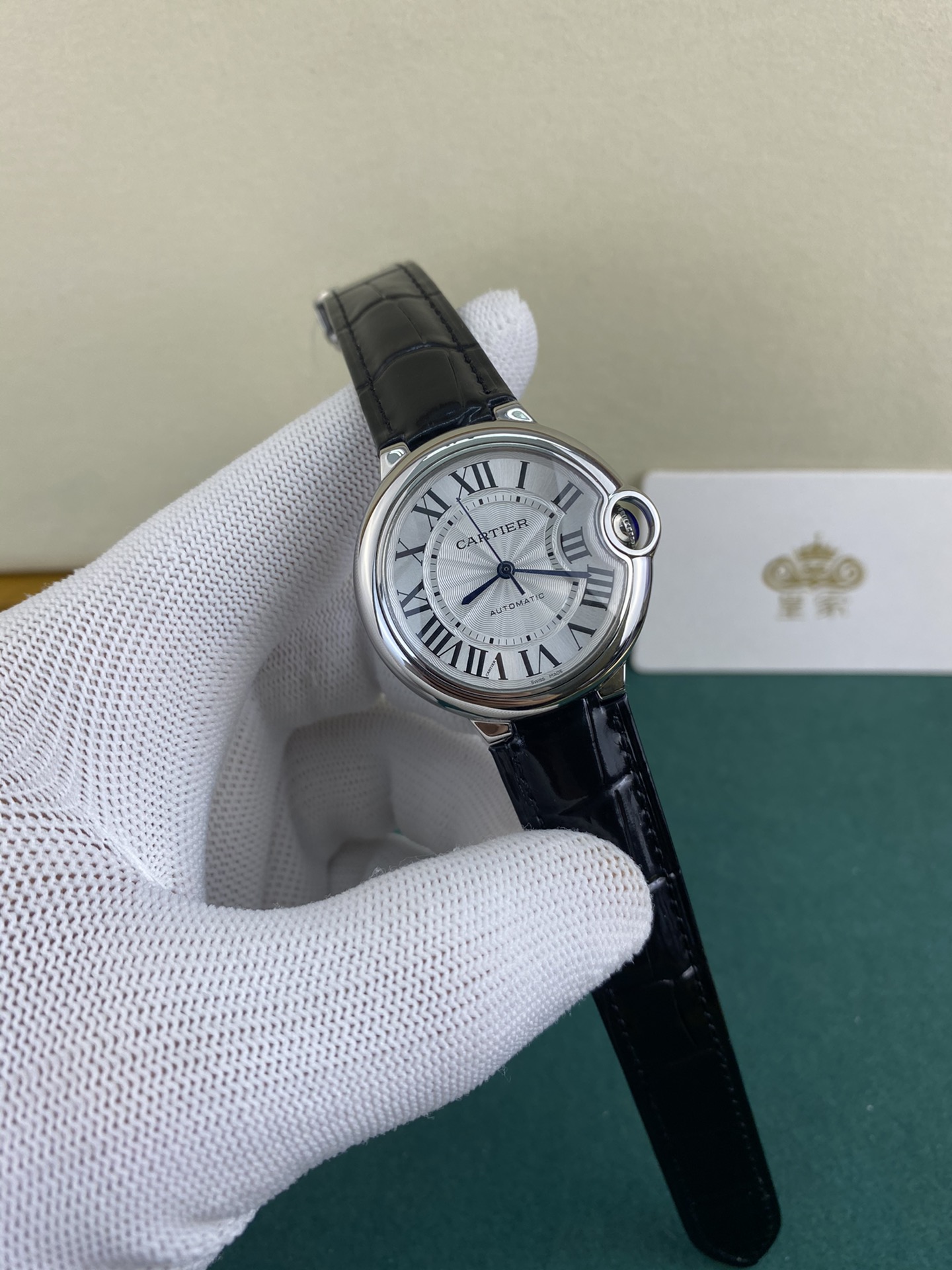 Royal real shot Cartier blue balloon series mechanical and elegant, both men and women can wear it