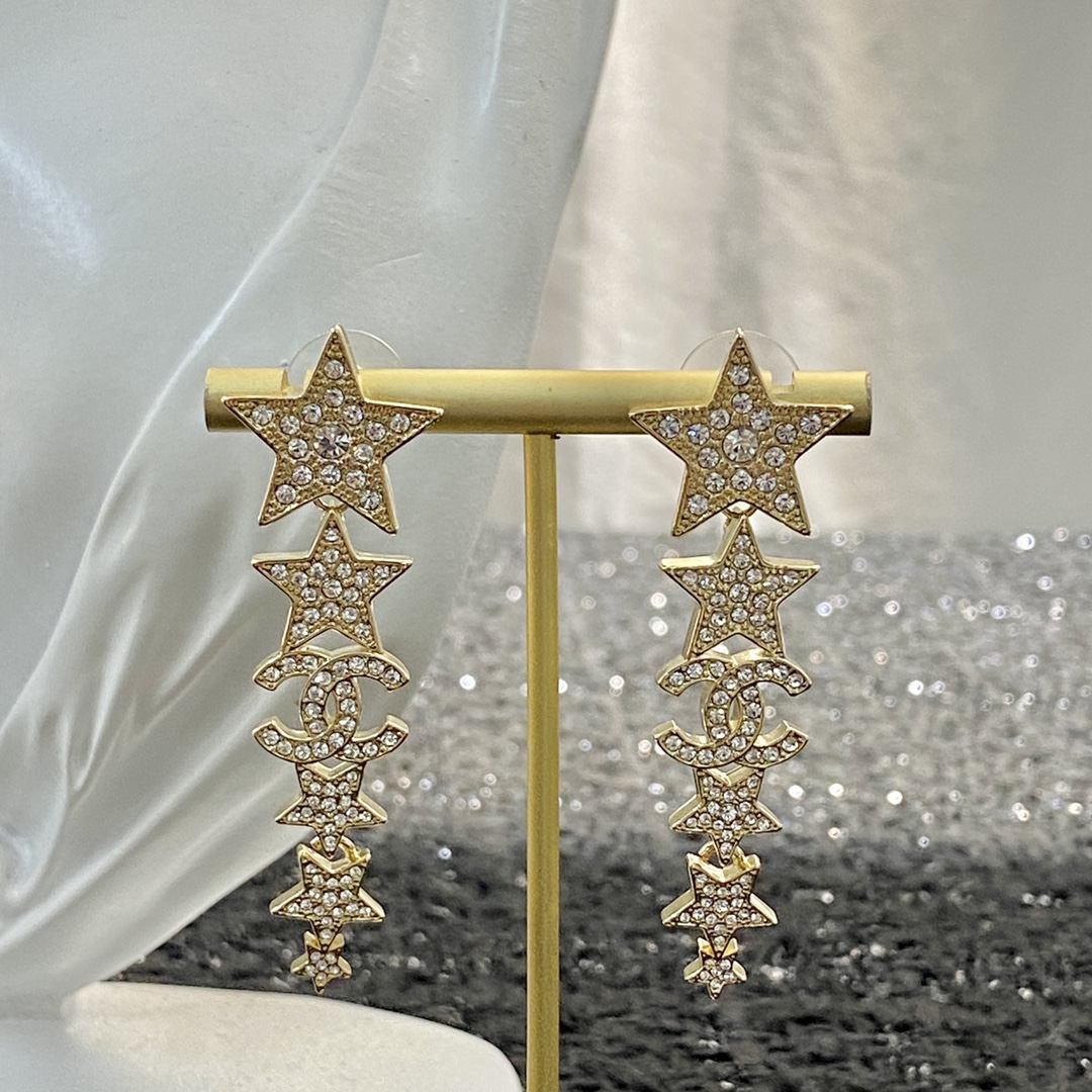 p70 Chanel earrings best-selling model is now the latest zpCHANEL23 star tassel earrings earrings.