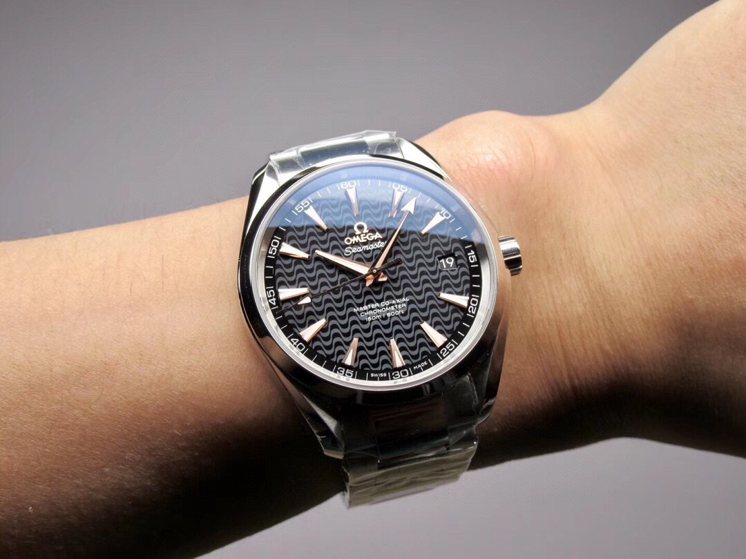 The latest model of the Haima series, official one-to-one size, 41mm. Consistent with the original, super luminous, paired with Sapphire