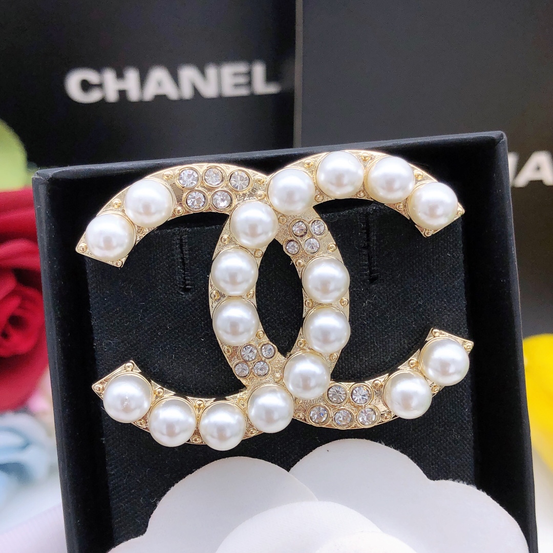 p55 No. XXZ02 [chnel’s latest rice bead, pearl and diamond brooch]