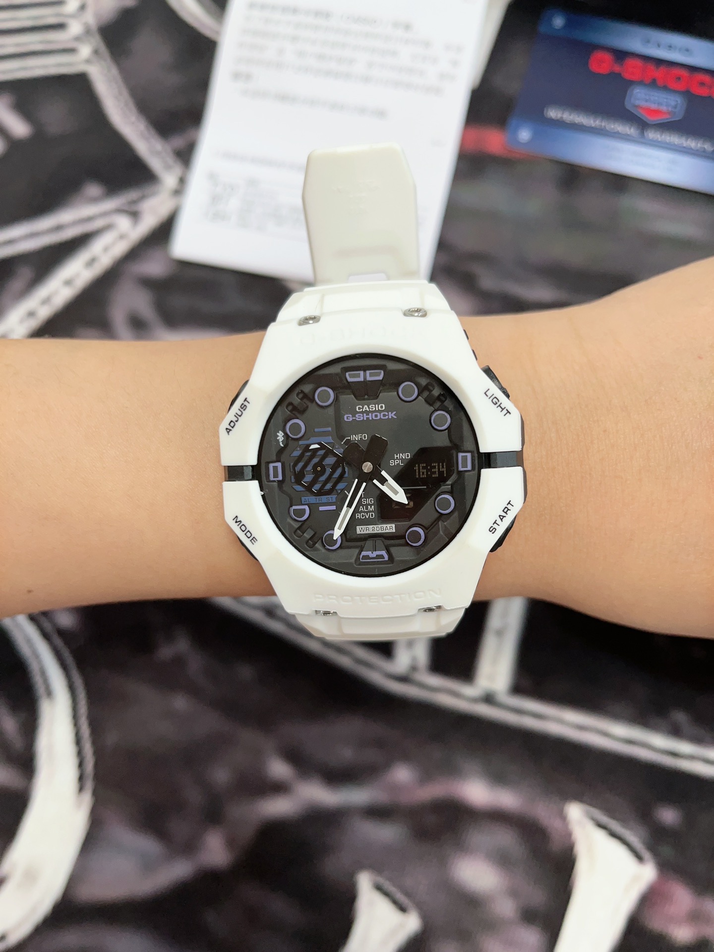 No. B00, all white
