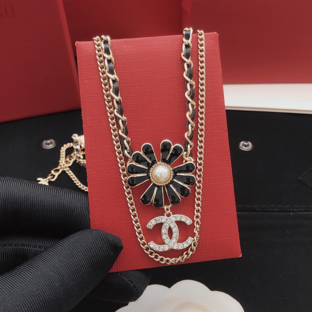 p60 number XXL0 [chnel’s latest leather flower necklace] Today’s new arrival is dark