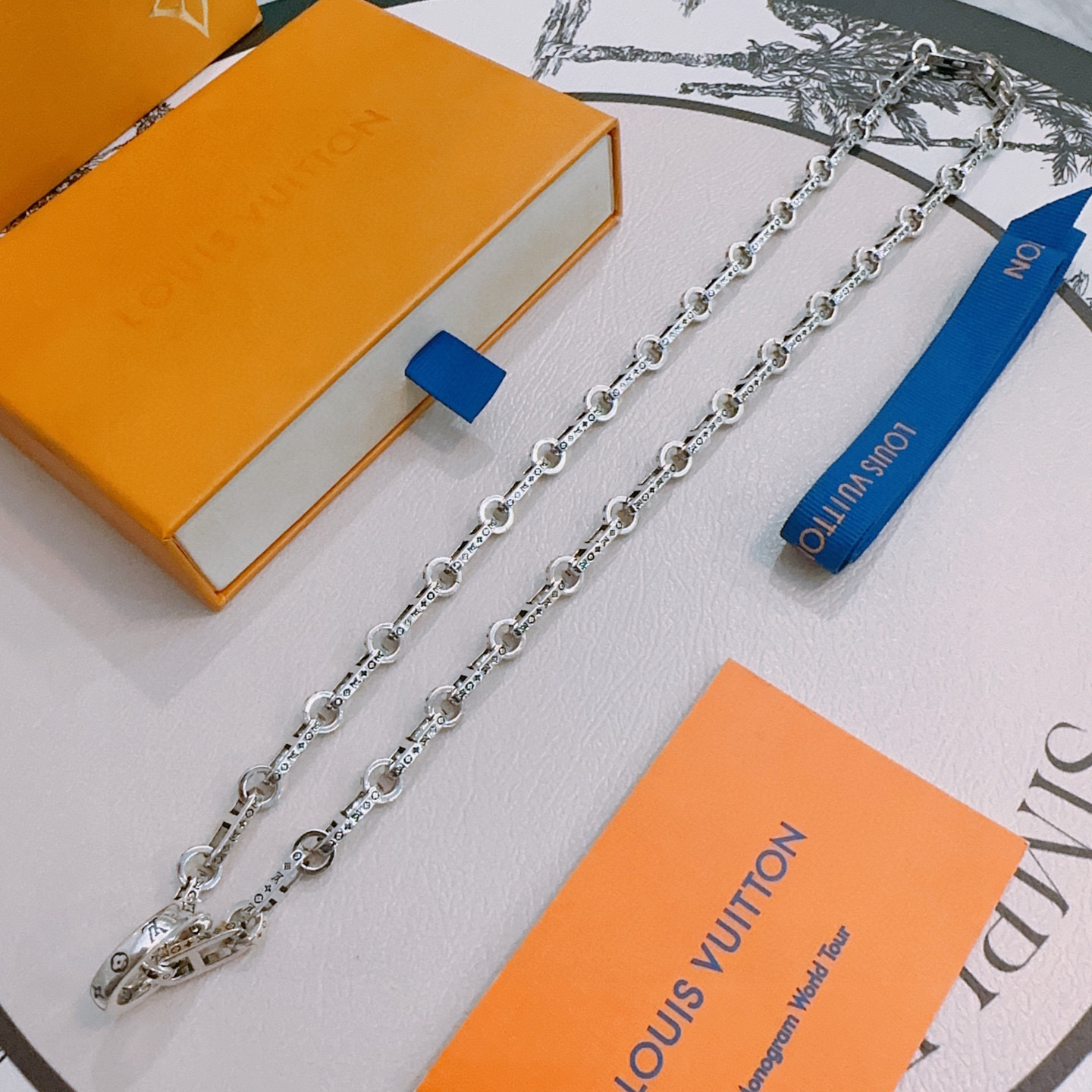 p Louis Vuitton LV necklace original single goods counter new model open retro trend fashion must-have