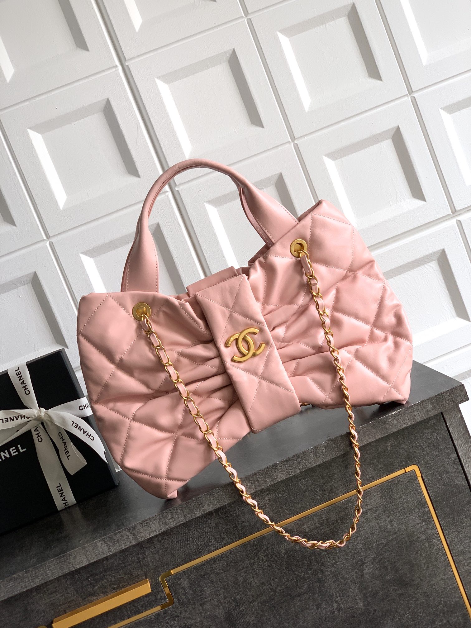 Bag Chanel  "Meat Pink" Large OHANEL Bow Bag Design and Style Analysis Diverse Materials and Styles