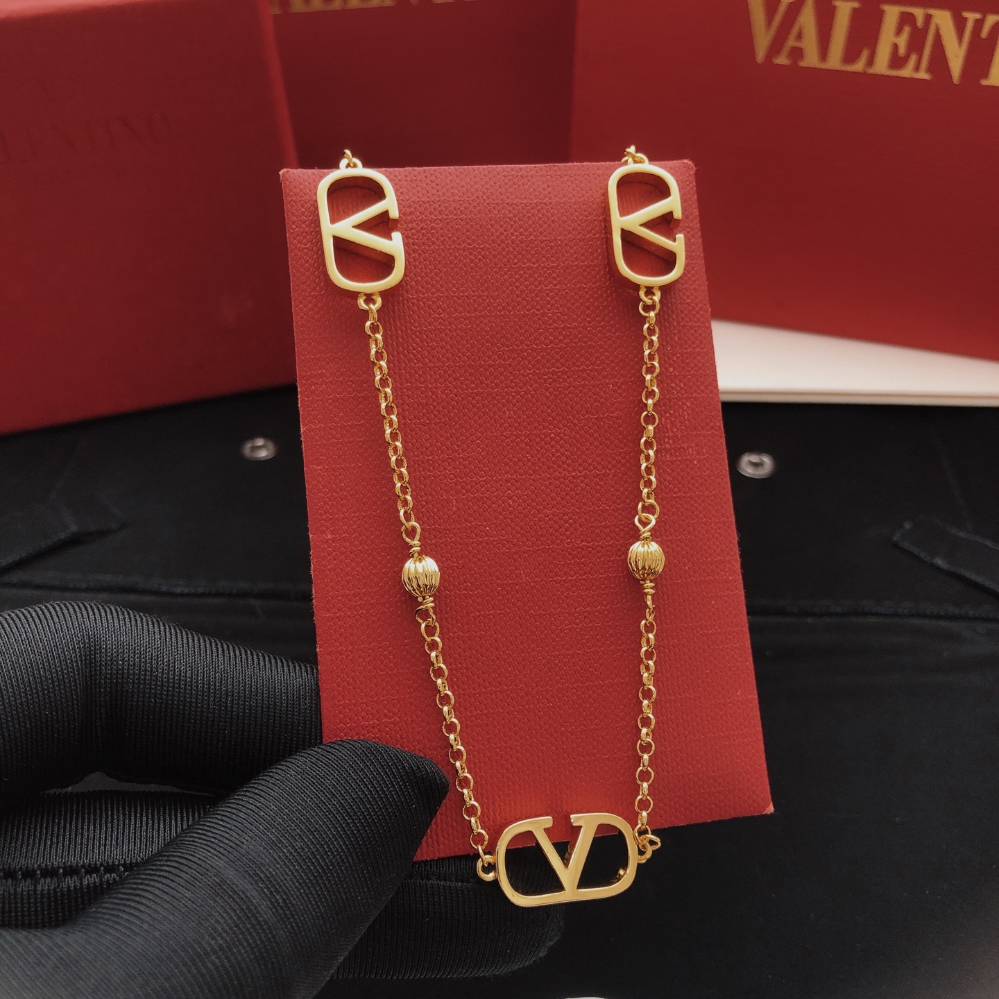 p60 number VXL0079 [ValenTio’s latest glossy ball necklace]