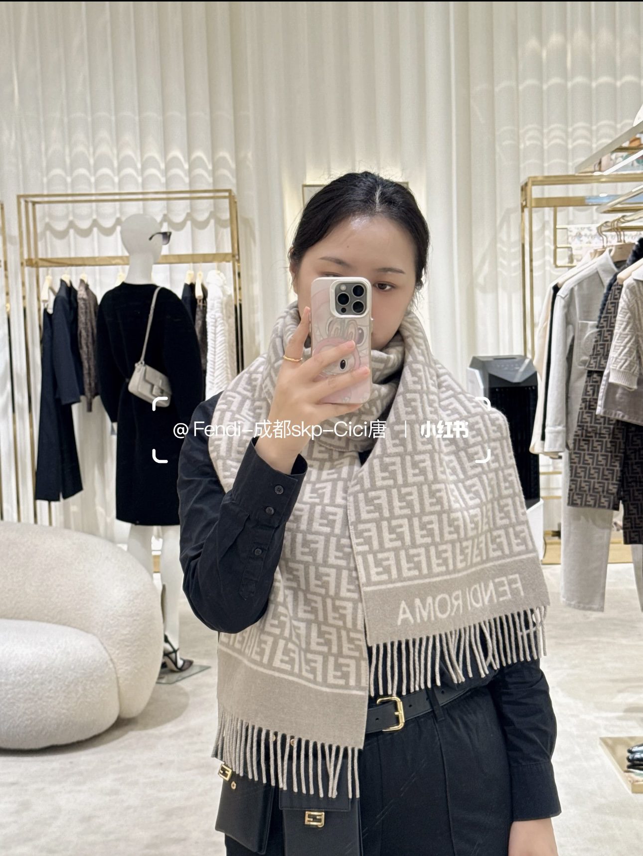 Scarf🧣Top version🧣F home. Free of charge! Excellent! Fendi’s hottest scarf this year!