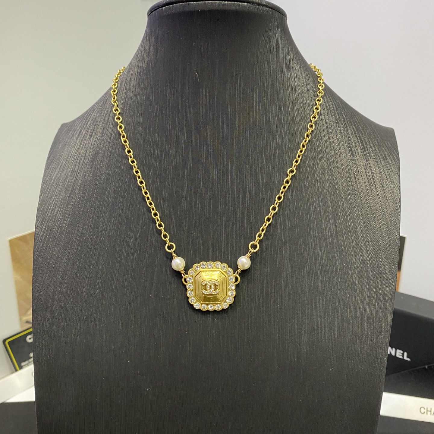 No. 5Chanel Vintage Gold Square endant Chain Terms Necklace