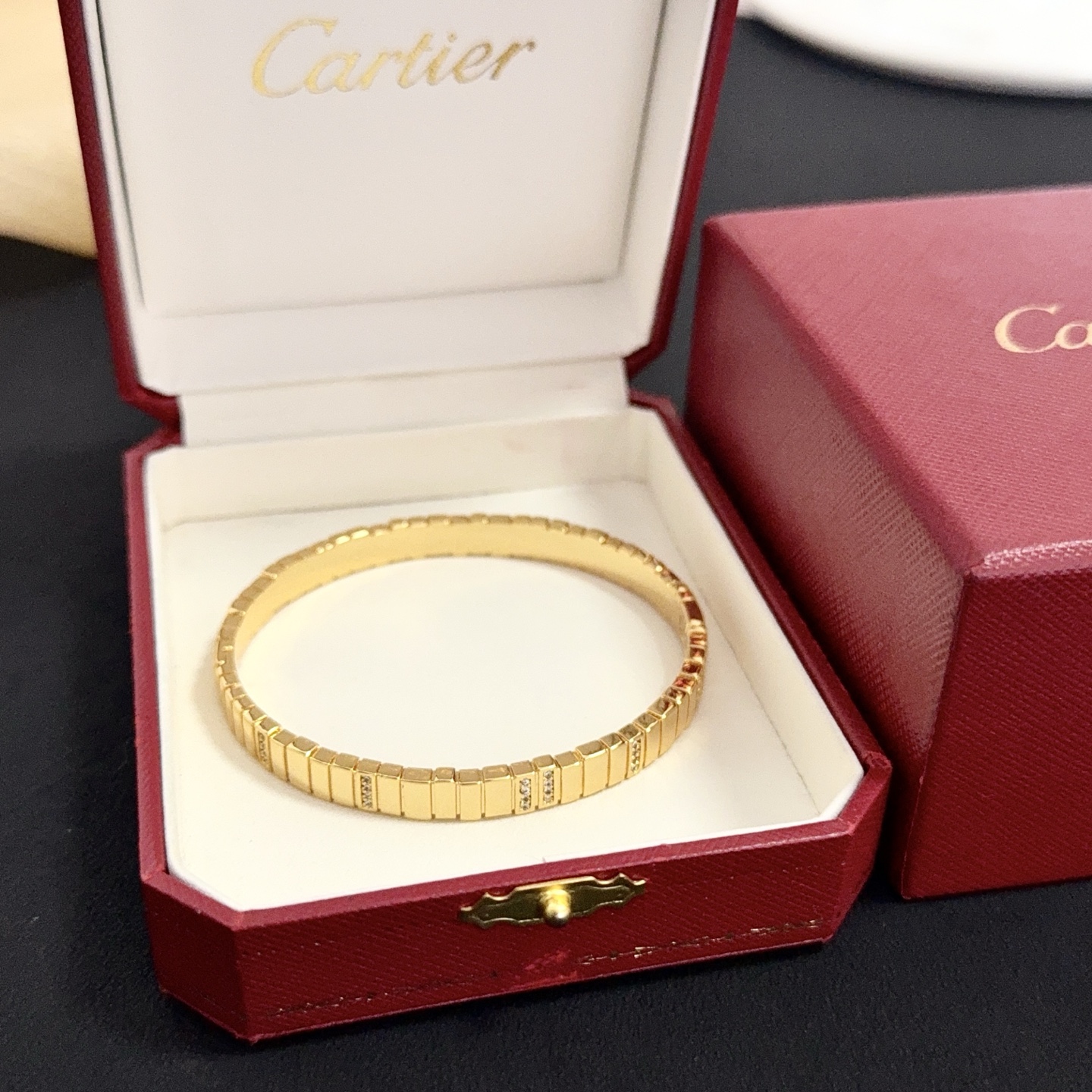 p Cartier diamond bracelet, high-end customized version, diamond-encrusted craftsmanship, V gold material, classic and