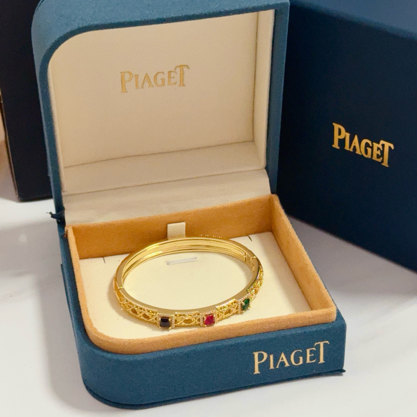p Piaget bracelet, high-end customized version, inlaid with diamonds, V gold