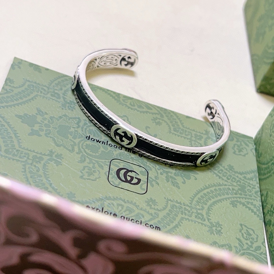 p75 ????????????????????Gucci bracelets are handmade, the latest bracelets are of higher quality